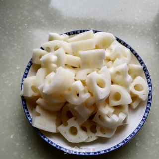 莲藕肉饺子的做法步骤：2