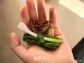 炖肘子的做法步骤：1