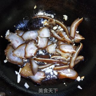 猪耳朵炒苦瓜的做法步骤：4