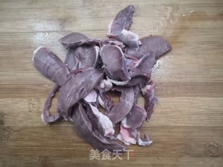 爆炒猪心的做法步骤：1