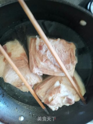 梅干菜扣肉的做法步骤：1