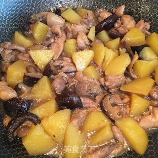 土豆香菇烧鸡腿的做法步骤：9