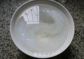 鱼皮脆虾饺青菜粉丝汤的做法步骤：3