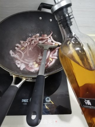 洋葱炒鱿鱼的做法步骤：4