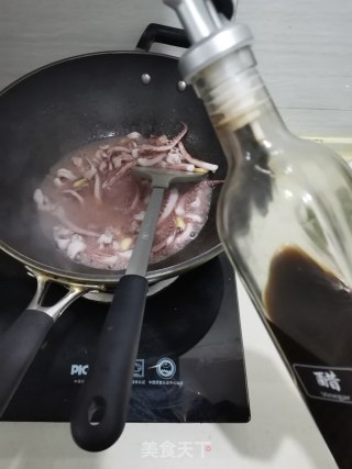 洋葱炒鱿鱼的做法步骤：5