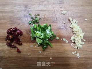 干煎秋刀鱼的做法步骤：1