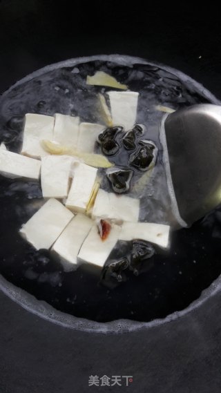 皮蛋豆腐芥菜汤的做法步骤：5