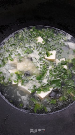 皮蛋豆腐芥菜汤的做法步骤：8