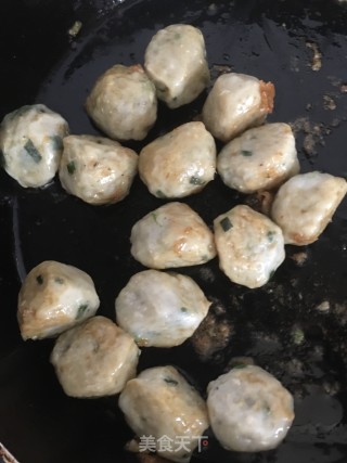韭菜炒鱼丸的做法步骤：5