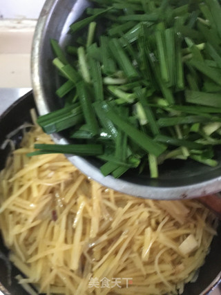 韭菜炒土豆的做法步骤：8