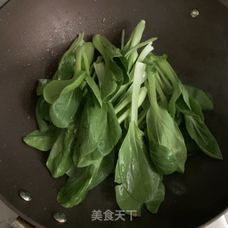 油菜炒面筋的做法步骤：3