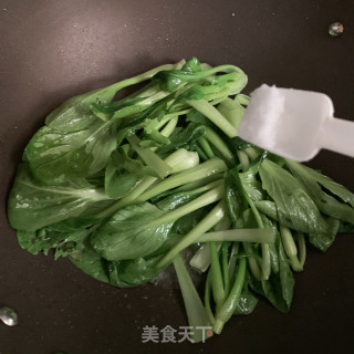 油菜炒面筋的做法步骤：4