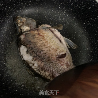 番茄鲫鱼汤的做法步骤：5