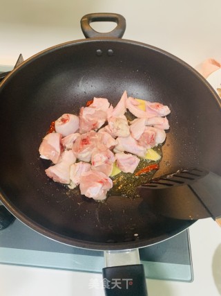 金针菜烧鸡的做法步骤：2