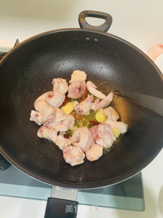 金针菜烧鸡的做法步骤：3