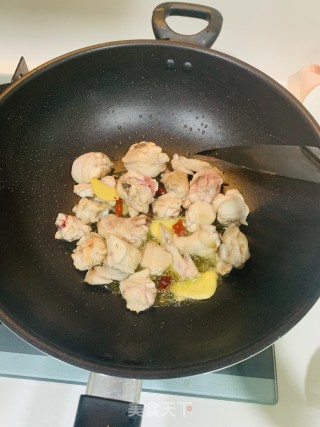 金针菜烧鸡的做法步骤：4