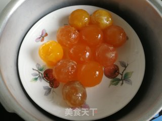蛋黄紫薯肉松月饼的做法步骤：2