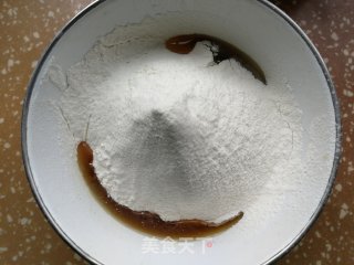 蛋黄紫薯肉松月饼的做法步骤：4