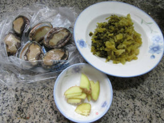 咸菜炒鲍鱼的做法步骤：1