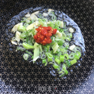 剁椒炒茼蒿的做法步骤：6