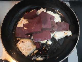 猪血旺烧豆腐的做法步骤：15