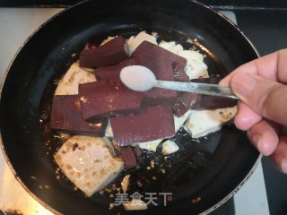 猪血旺烧豆腐的做法步骤：16