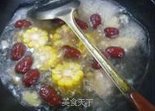 红枣甜玉米中翅汤的做法步骤：6