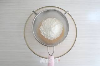 咸蛋肉松戚风的做法步骤：4