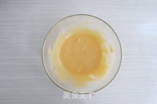 咸蛋肉松戚风的做法步骤：5