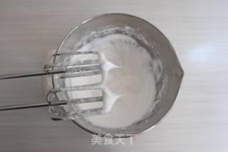 咸蛋肉松戚风的做法步骤：6