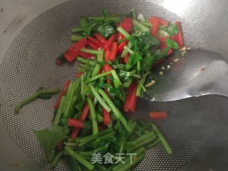 芹菜辣椒炒鸡蛋的做法步骤：4