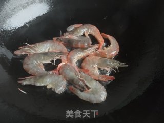 青虾豌豆炒土豆片的做法步骤：4