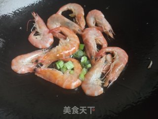 青虾豌豆炒土豆片的做法步骤：5