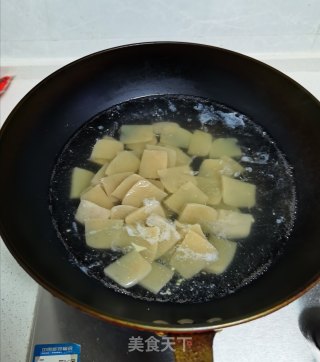 红烧魔芋豆腐的做法步骤：2