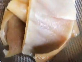 炒猪皮的做法步骤：2