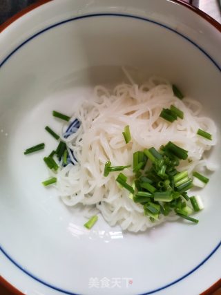 卧蛋菜心汤米粉的做法步骤：6