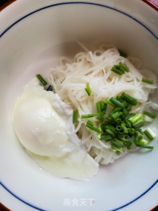 卧蛋菜心汤米粉的做法步骤：7