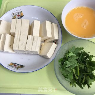 鸡蛋香煎豆腐的做法步骤：1