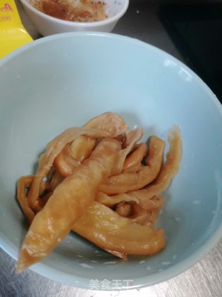 萝卜干炒毛豆的做法步骤：3
