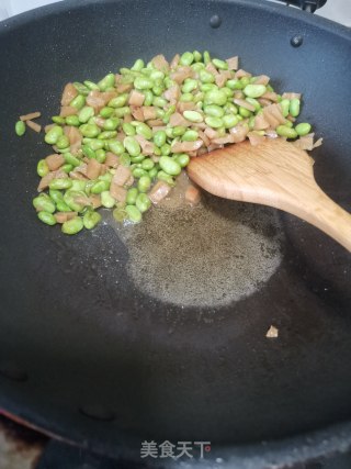 萝卜干炒毛豆的做法步骤：10