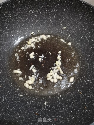 黄豆酱炒蒲瓜的做法步骤：1
