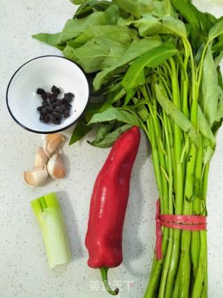 豆豉甜椒炒空心菜的做法步骤：1