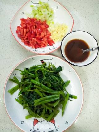 豆豉甜椒炒空心菜的做法步骤：4