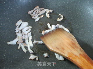 五花肉咸菜蝴蝶面的做法步骤：2