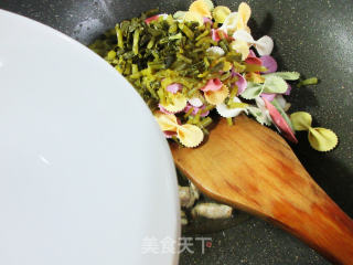五花肉咸菜蝴蝶面的做法步骤：4
