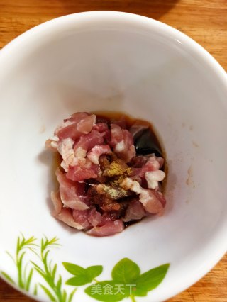 黄豆芽炒肉丝的做法步骤：2