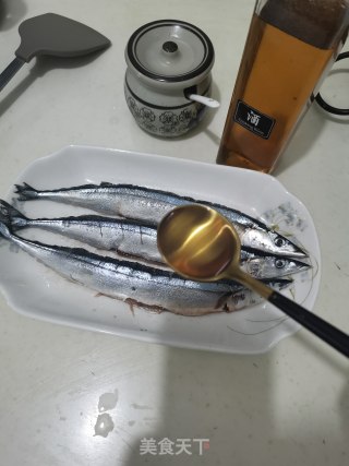 红烧秋刀鱼的做法步骤：1