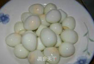 鹌鹑蛋烧鱿鱼的做法步骤：1