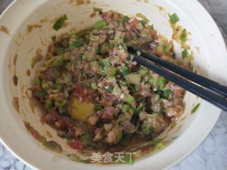 芹菜尖椒猪肉馅水饺的做法步骤：6