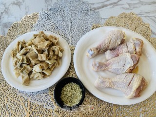 火麻仁鸡腿烧干笋的做法步骤：1
